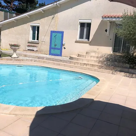 A La Porte Des Landes *